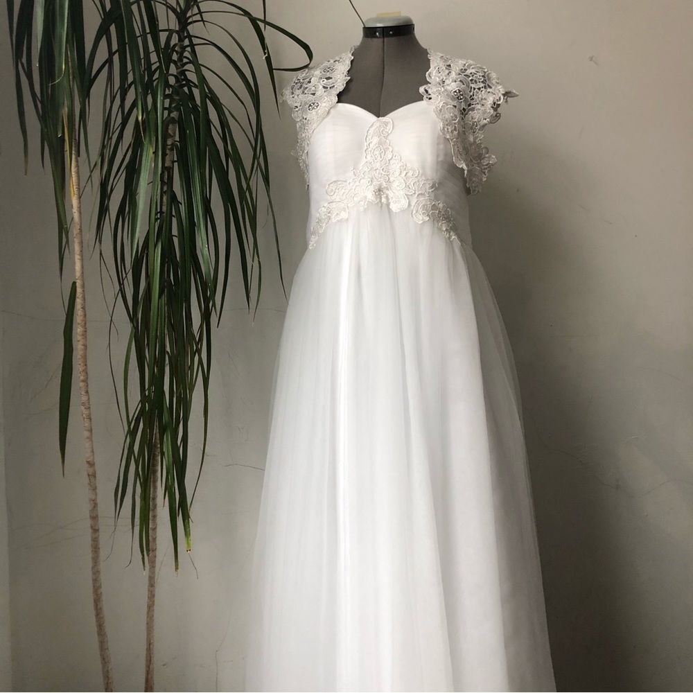 Custom Tailored Women’s Lace Corset White Wedding Dress w/cape and gloves Sz M